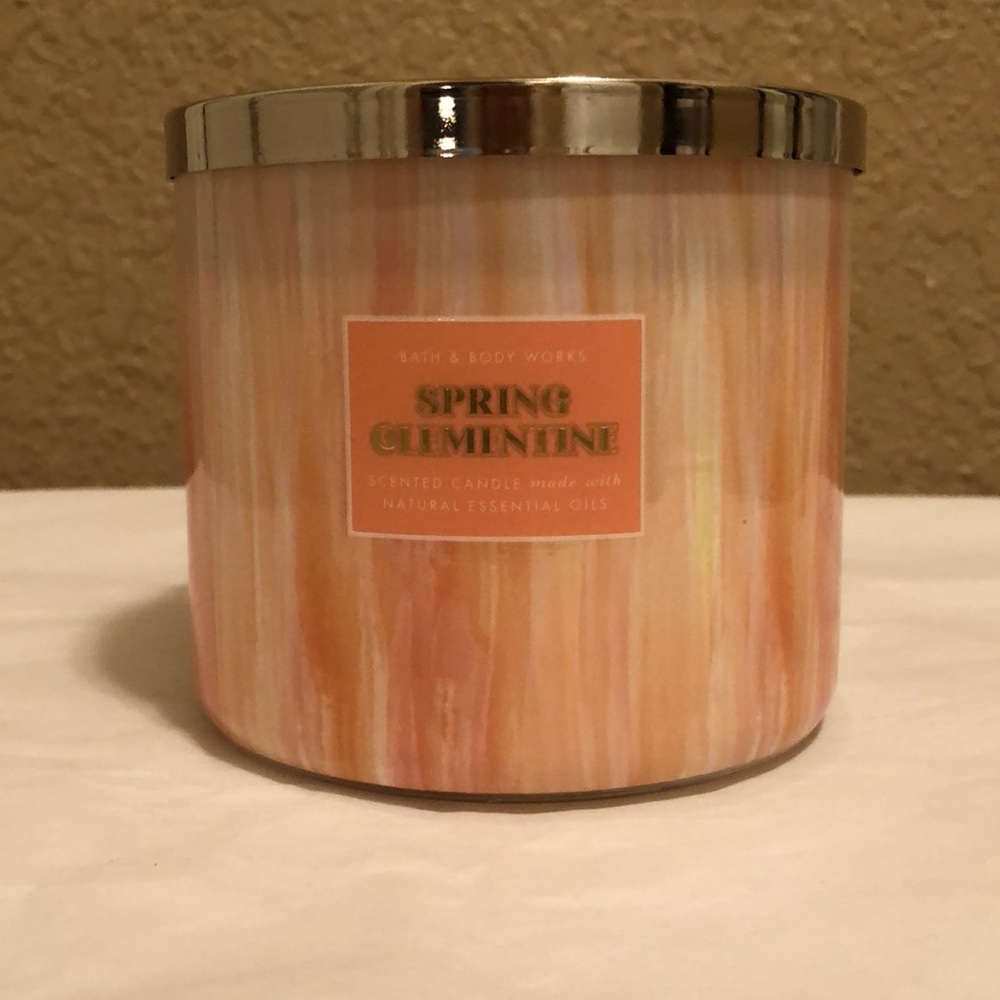 NWT Bath & Body Works Soring Clementine 3 wick candle.
